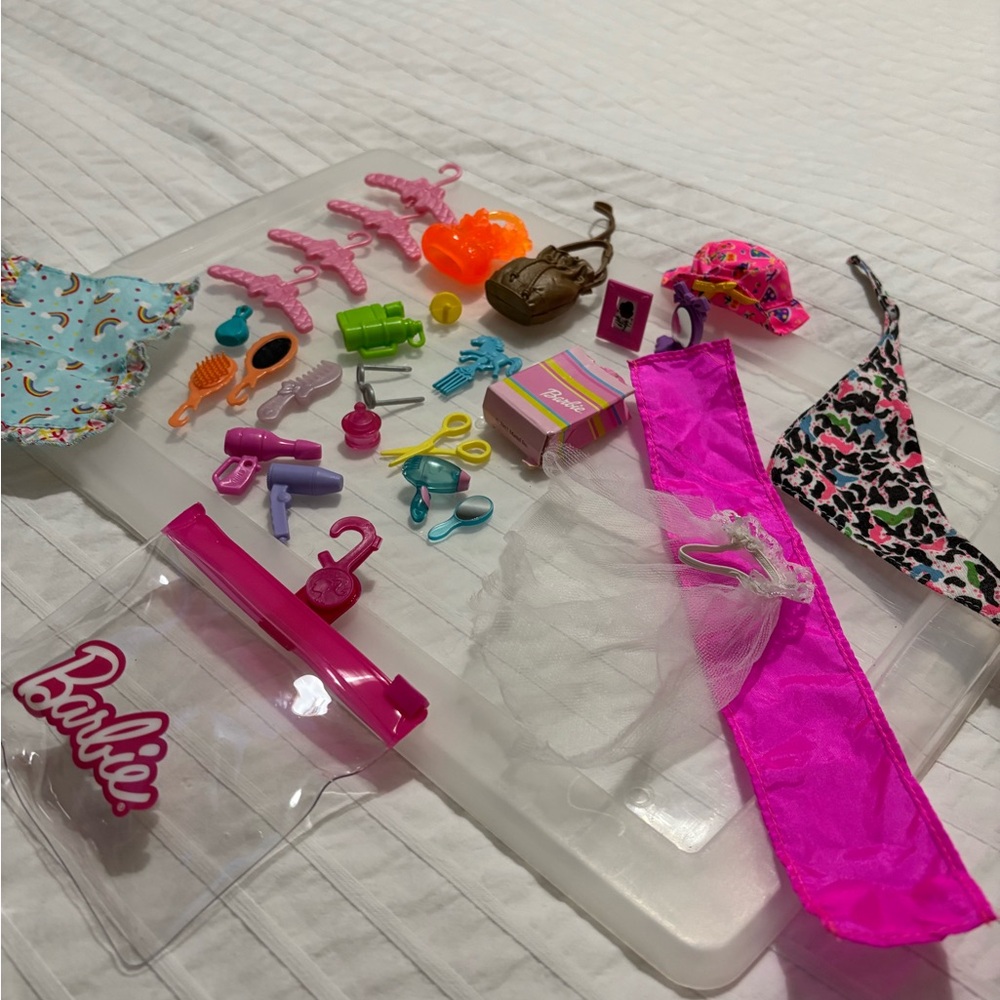 Barbie Accessory Collection - Picture 4 of 4